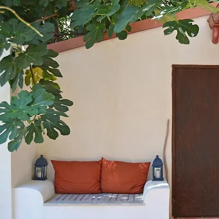 Bed And Book Giusino Bed & Breakfast